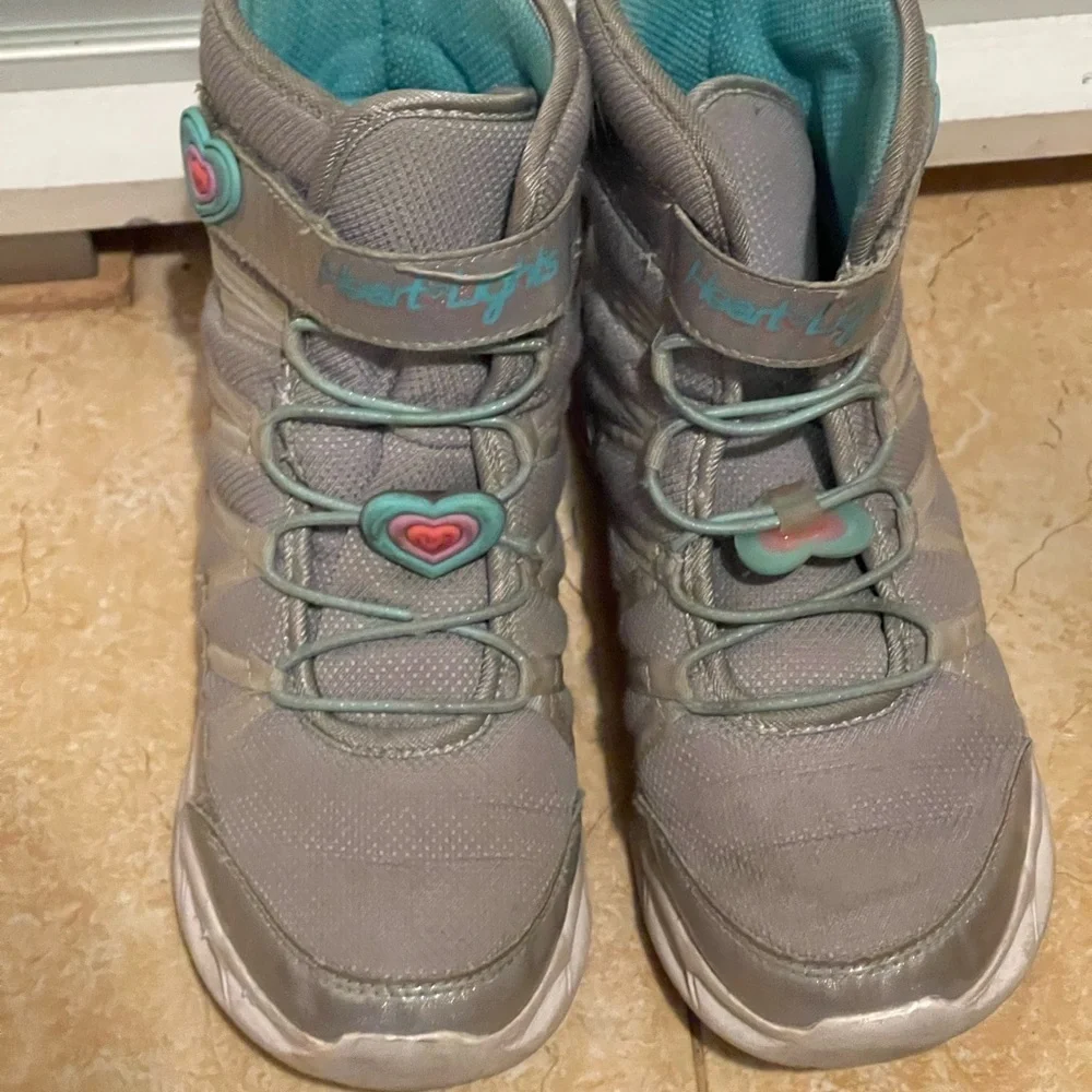 SKECHERS  Lights up Sweetheart Lights - Love to Shine Boots Girl's Size 2 Shoes